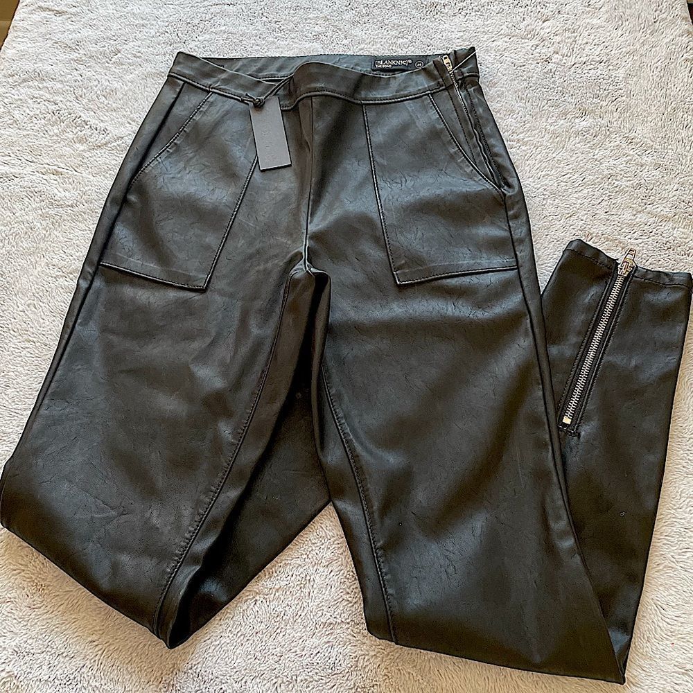 Blank NYC- Pleather Skinny Jeans with Zip Detail - size 26